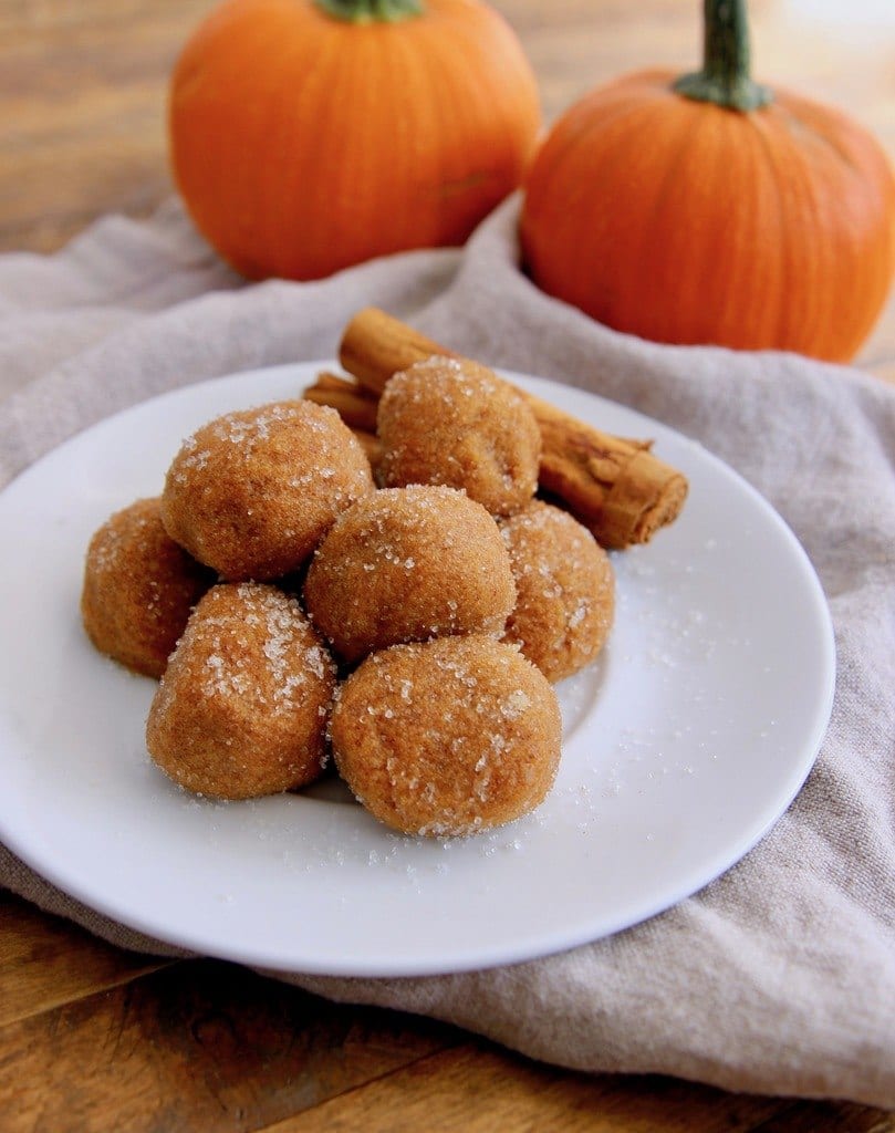 This non-bake keto pumpkin pie bites recipe has all of the flavors of a delicious pumpkin pie.