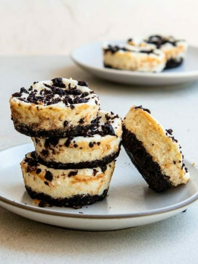 Cookies and Cream Mini Keto Cheesecakes
