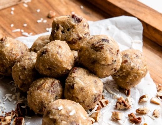 Simple recipe for pecan fat bombs.