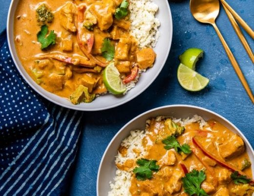 Keto-friendly recipe for pumpkin curry with chicken.