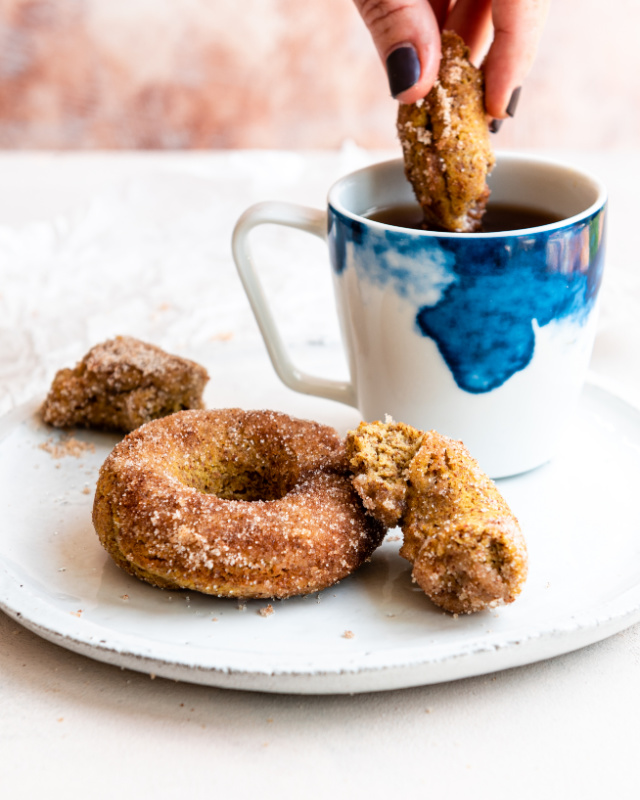 Recipe for sugar free pumpkin spice donuts.